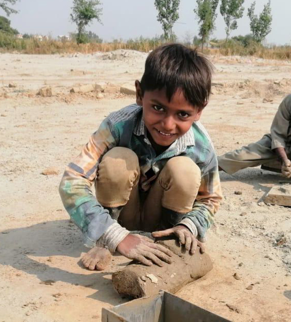 Kinderen op de baksteenfabriek